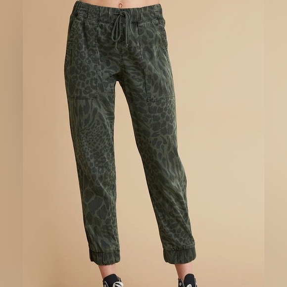 Bella Dahl Joggers - Picture 1 of 5